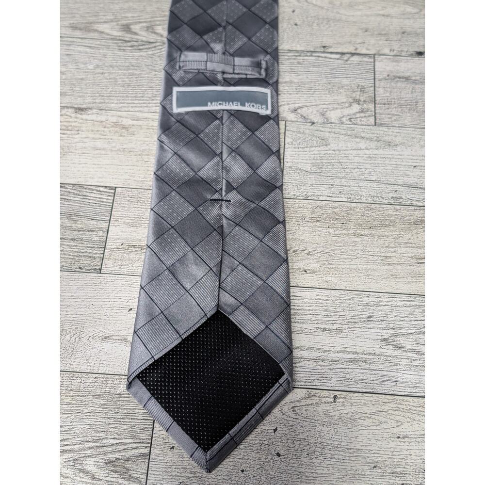 Michael Kors Silk Gray Black Geometric Mens Tie Necktie - Read For Info - Picture 5 of 6